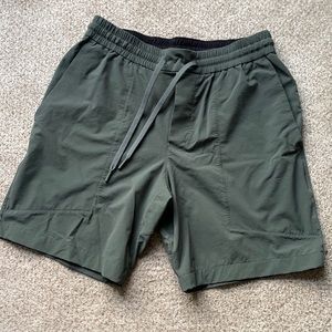 Lululemon shorts green medium